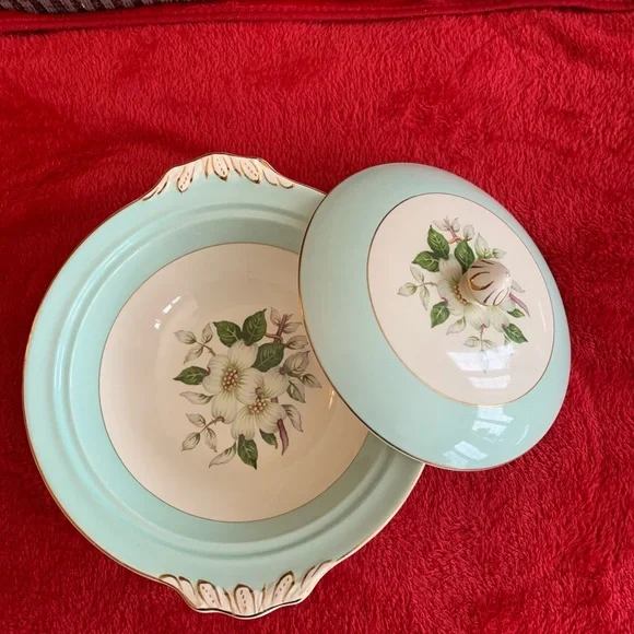 Vintage Johnson’s Bros Covered Vegetable Dish - Picture 11 of 11